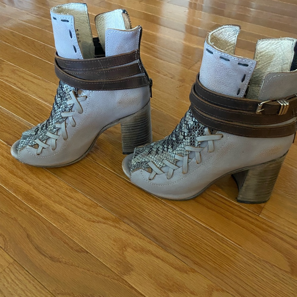 Freebird sandals